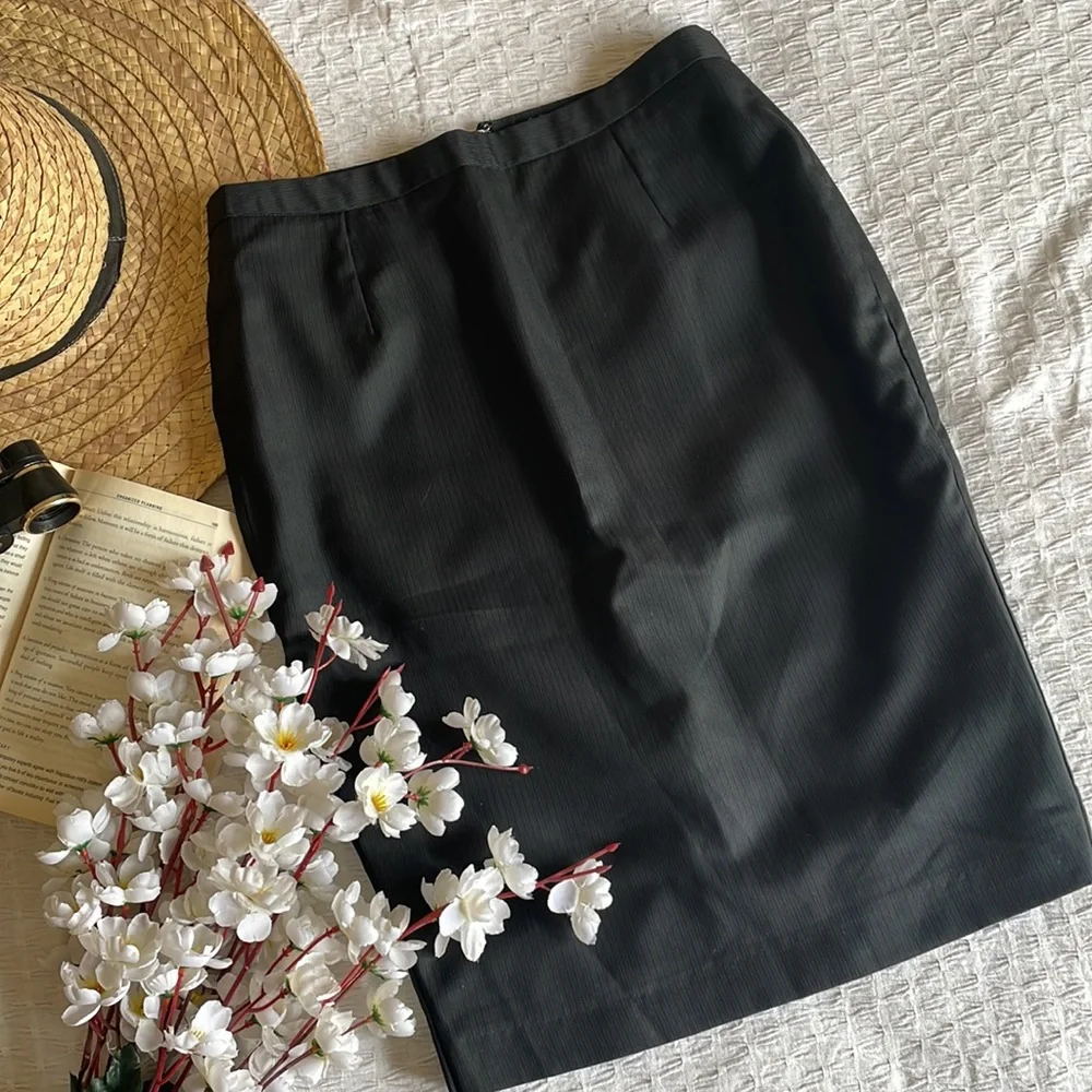 Pin striped Office skirt - knee length - Picture 1 of 9